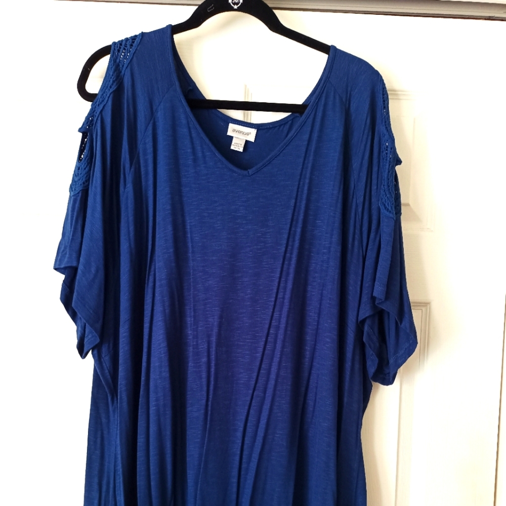 Avenue crochet cold shoulder shirt.